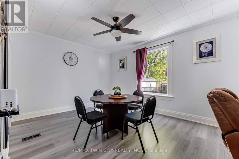 116 Victoria Avenue — photo 17 of 40