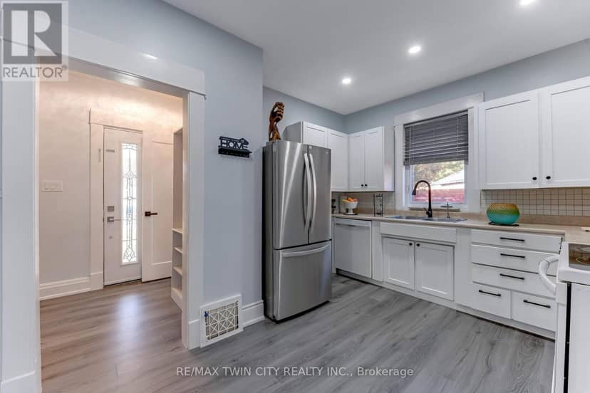 116 Victoria Avenue — photo 7 of 40