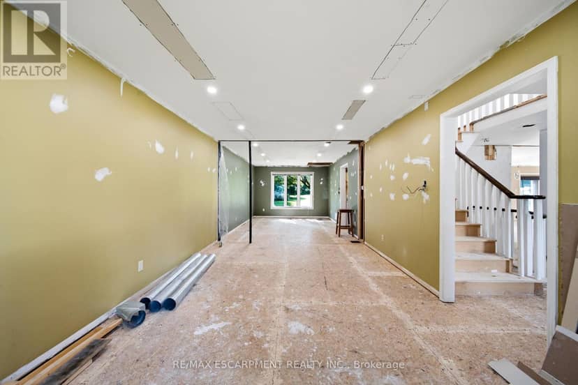 6 Willow Crescent — photo 16 of 35