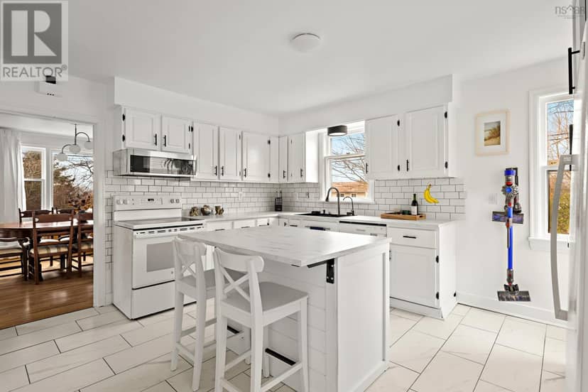 3 Scotsburn Avenue — photo 10 of 35