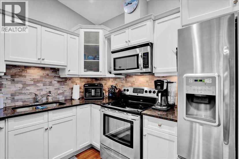 606 Sunvale Crescent NE — photo 10 of 27