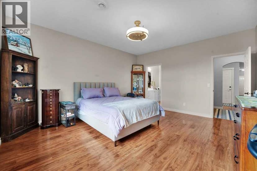606 Sunvale Crescent NE — photo 16 of 27