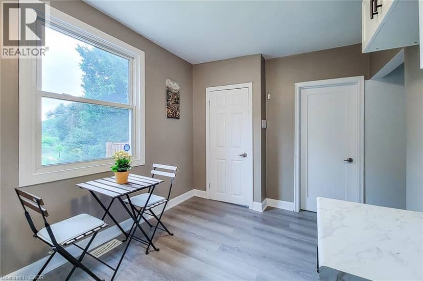 31 GREENHILL Avenue — photo 15 of 37