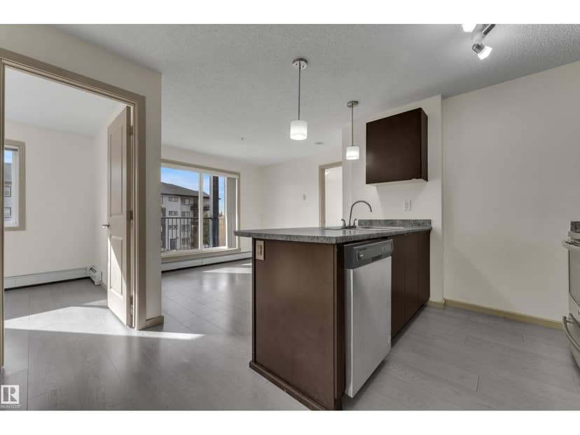 #320 3357 16A AV NW — photo 13 of 32