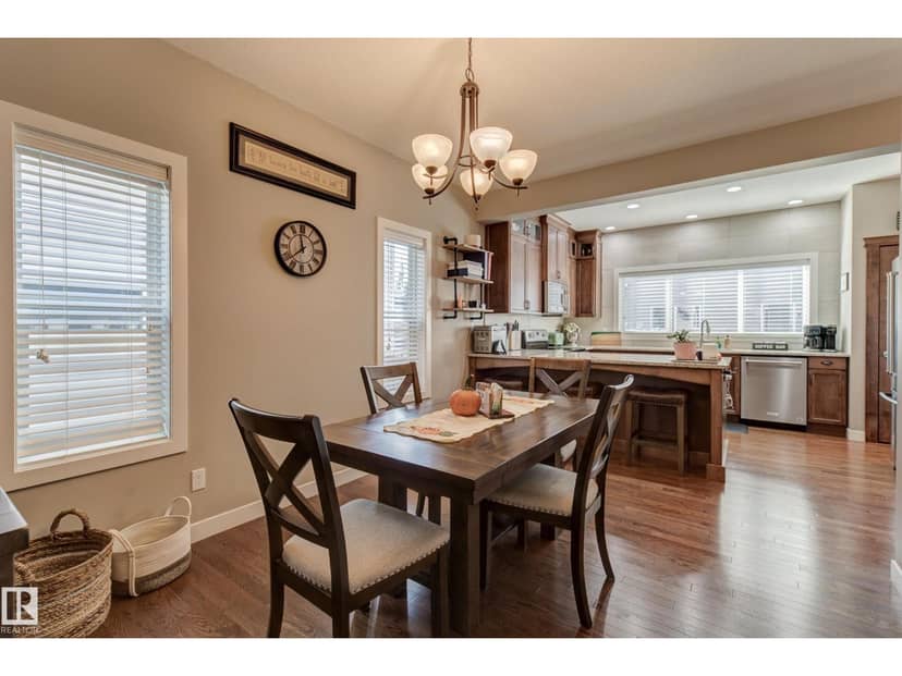 22015 97 AV NW — photo 10 of 40