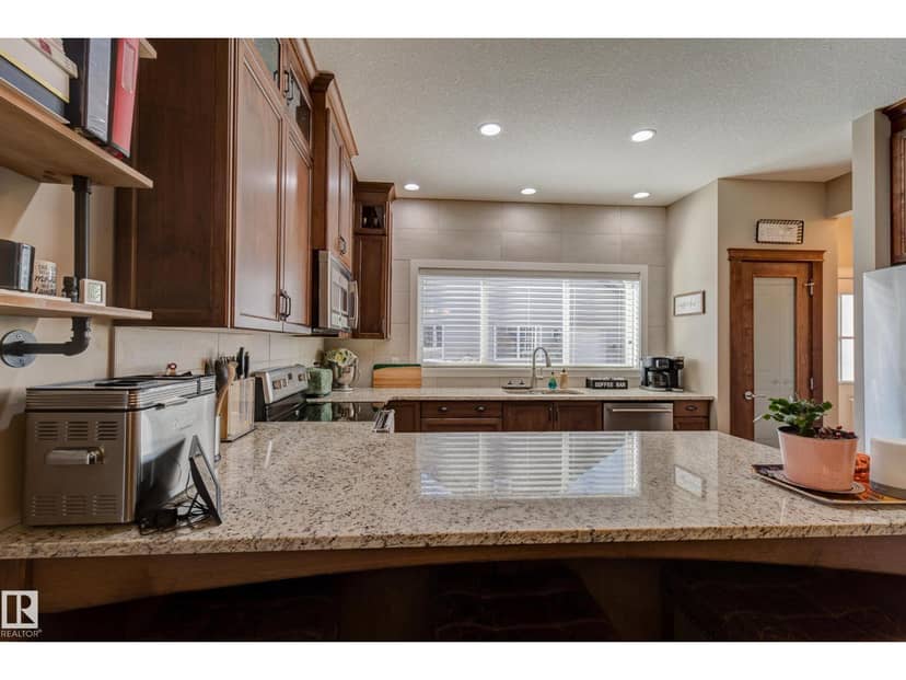 22015 97 AV NW — photo 13 of 40