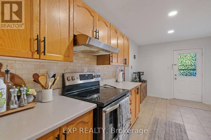 122 Markland Crescent — photo 9 of 22