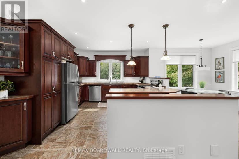136 Macpherson Way — photo 15 of 40