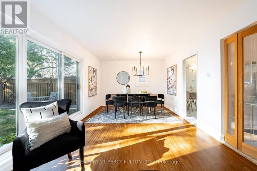 24 Dogwood Crescent — photo 11 of 34