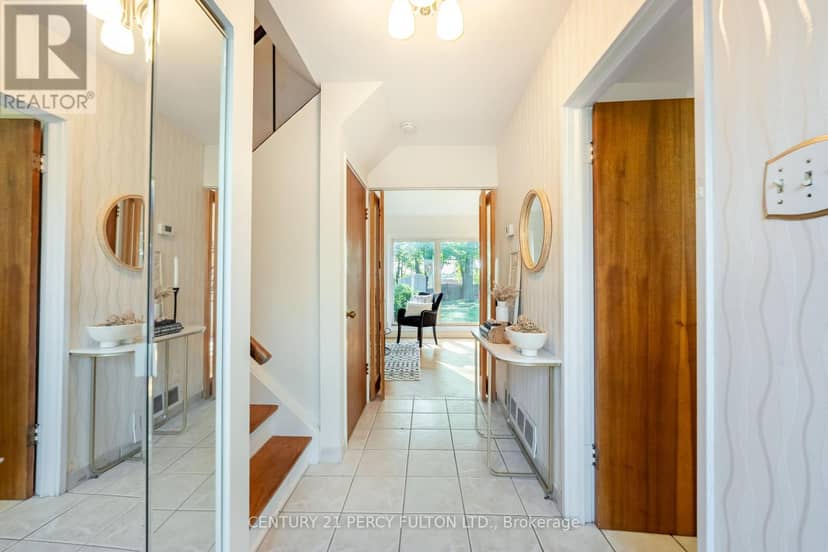 24 Dogwood Crescent, Toronto, photo 5