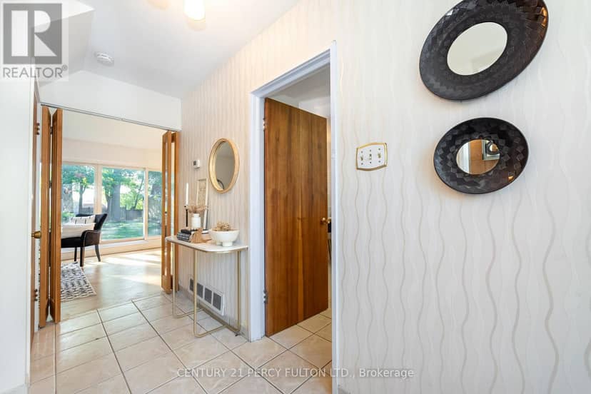 24 Dogwood Crescent, Toronto, photo 7