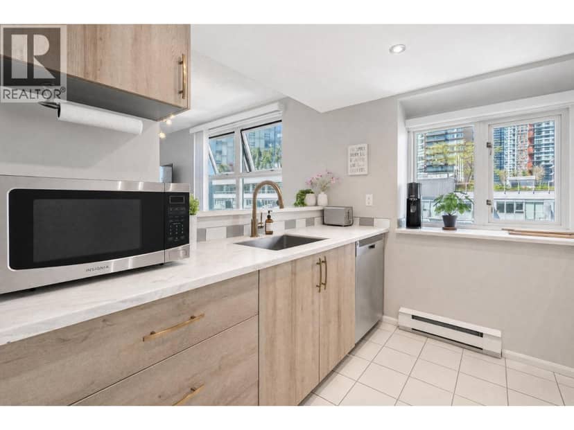 B901 1331 Homer Street — photo 13 of 27