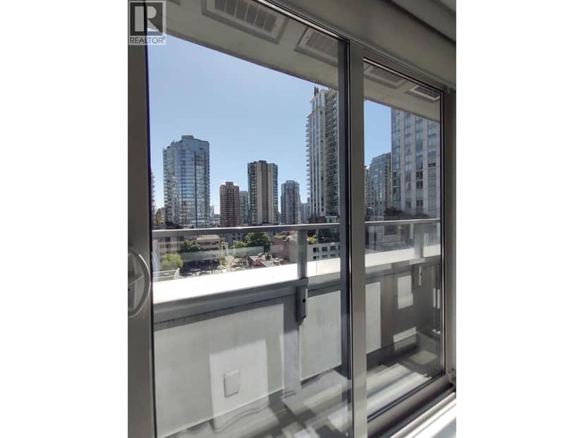 706 833 Seymour Street, Vancouver, photo 2