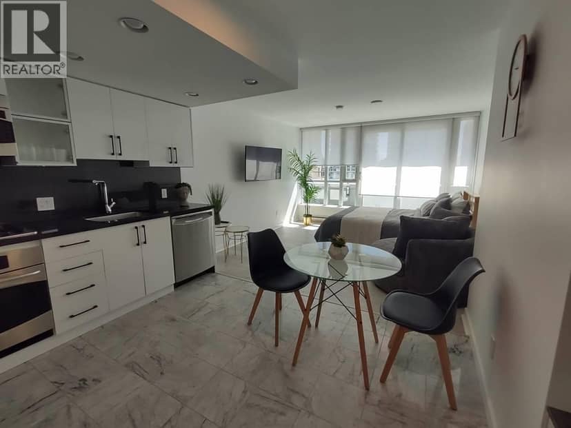 706 833 Seymour Street, Vancouver, photo 3