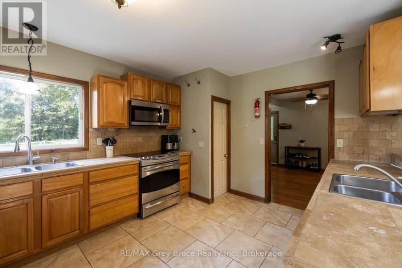 7011 Highway 6 — photo 11 of 40
