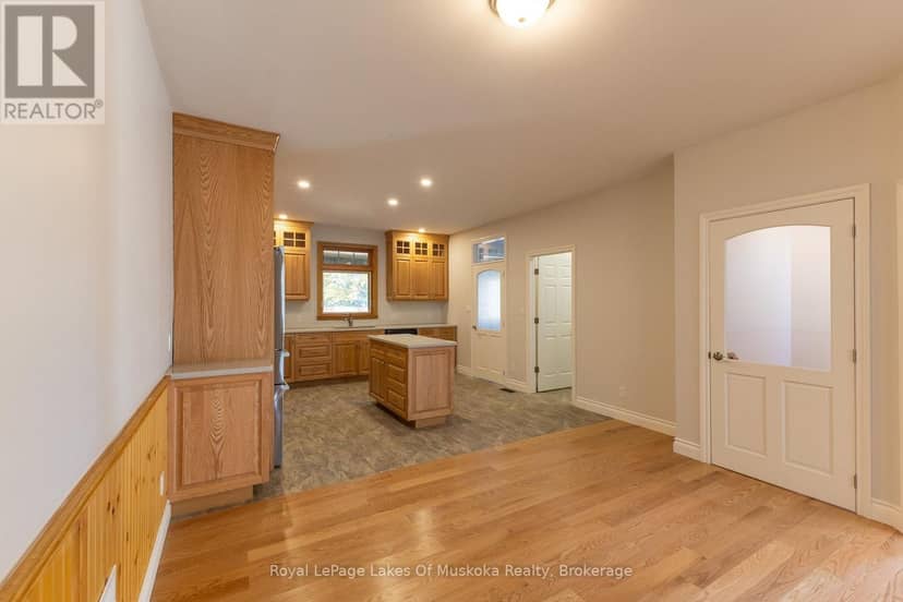 455 Wellington Street — photo 16 of 40