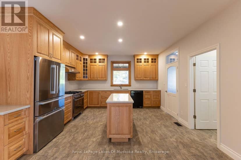 455 Wellington Street — photo 20 of 40
