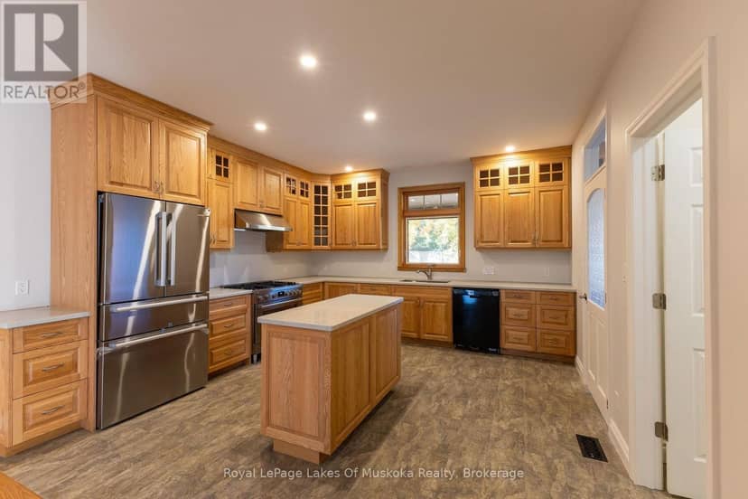 455 Wellington Street — photo 21 of 40
