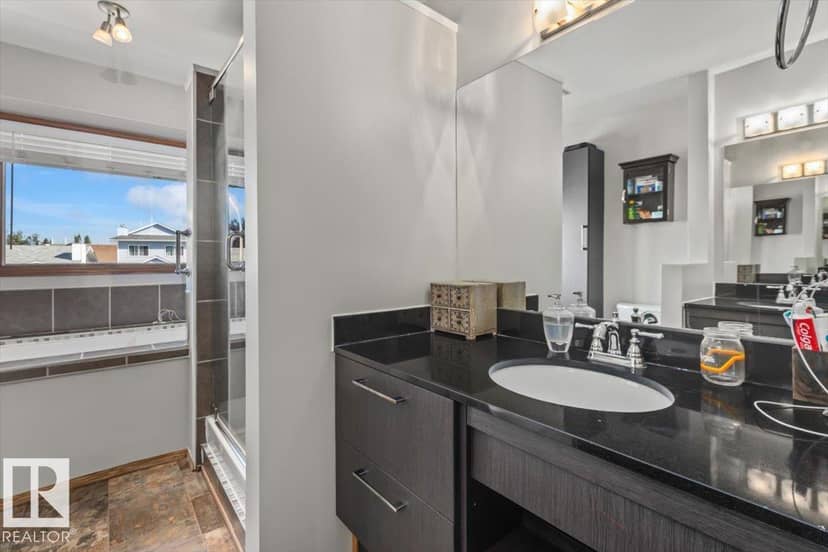 8015 158 AV NW — photo 31 of 40