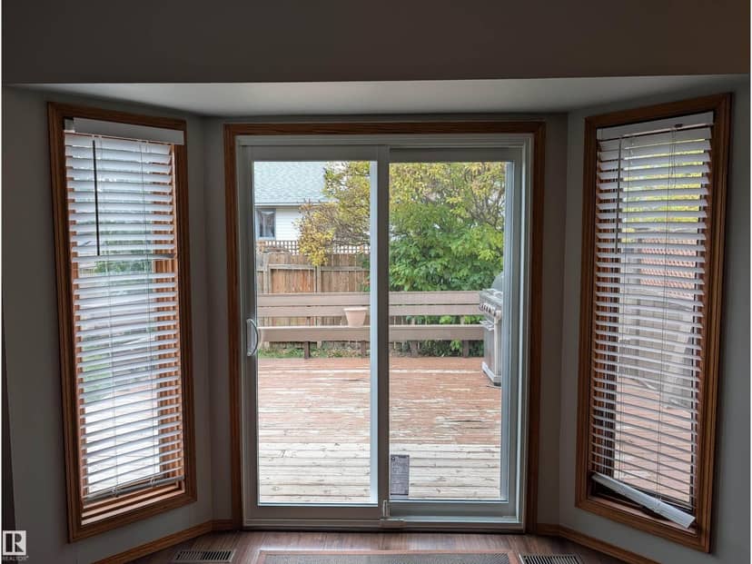 8015 158 AV NW — photo 15 of 40
