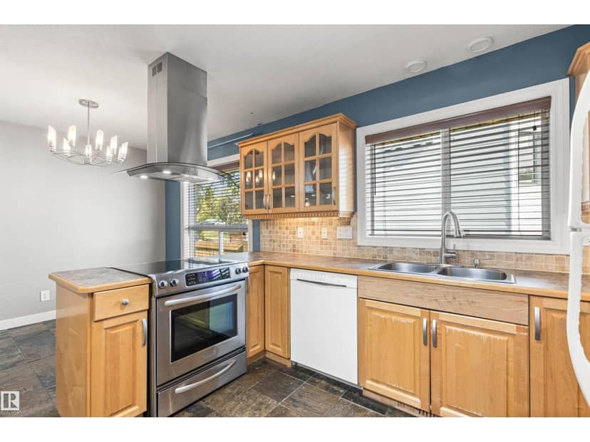 10753 79 AV NW — photo 13 of 40
