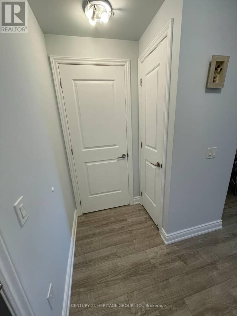 201 - 9618 Yonge Street — photo 2 of 12