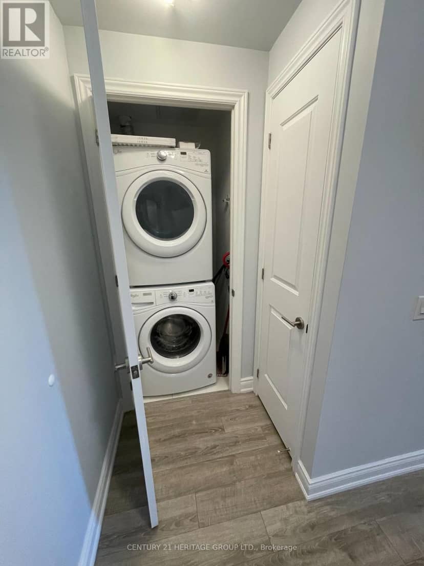 201 - 9618 Yonge Street — photo 3 of 12