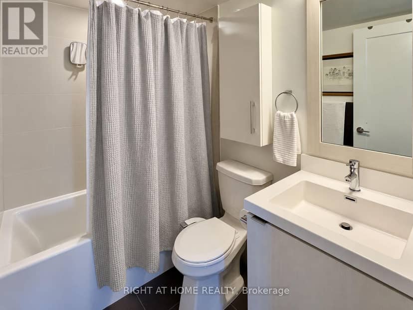 709 - 7 Mabelle Avenue — photo 9 of 24