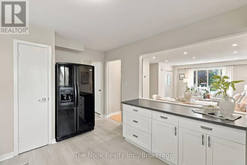 456 Harcourt Drive — photo 21 of 40