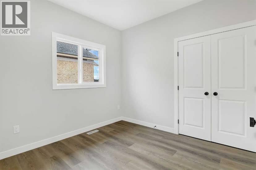 8202 87 Street — photo 18 of 38