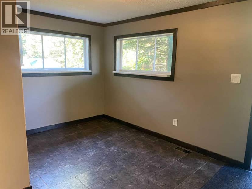 987 1 Avenue NE, Sundre, photo 5