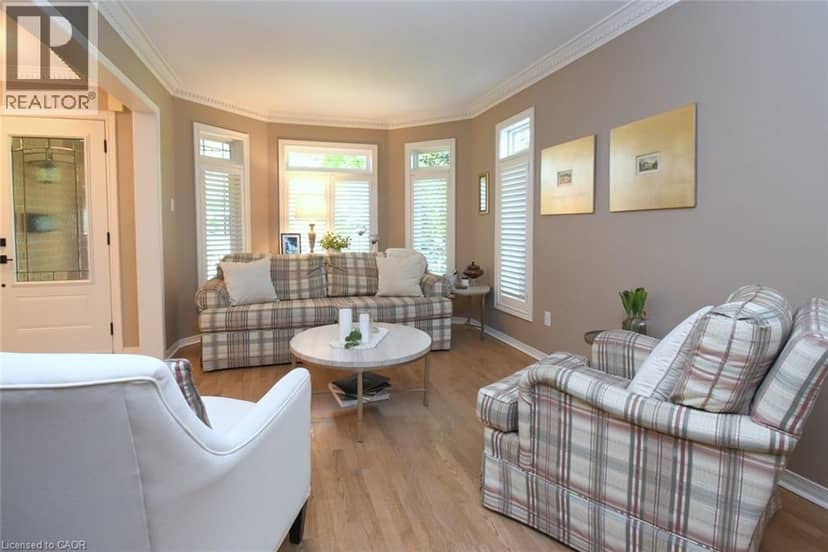 470 AMANDA Crescent — photo 10 of 40