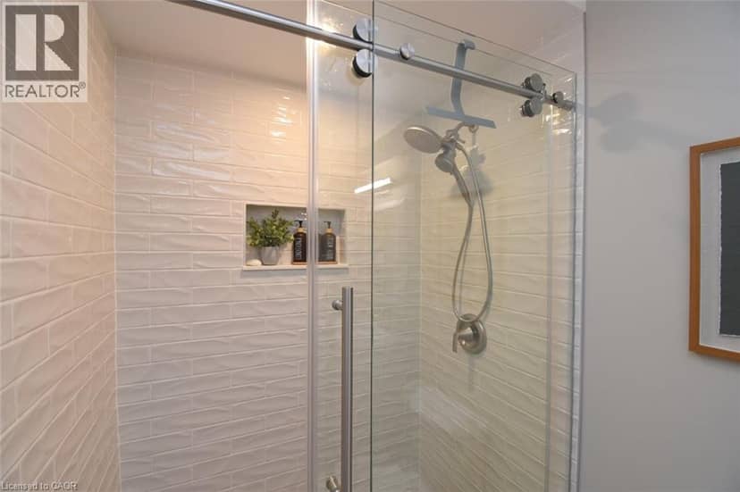 470 AMANDA Crescent — photo 39 of 40