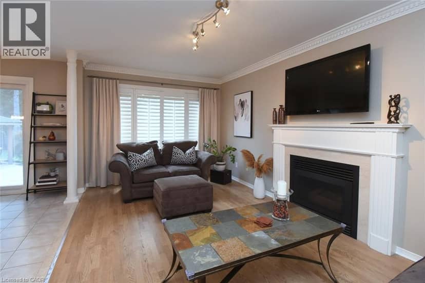470 AMANDA Crescent — photo 17 of 40
