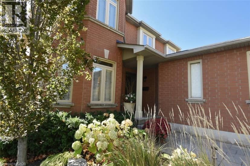 470 AMANDA Crescent, Burlington, photo 3