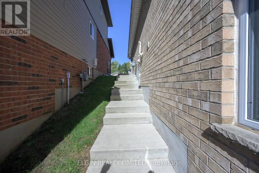 1969 Frederick Crescent — photo 31 of 38