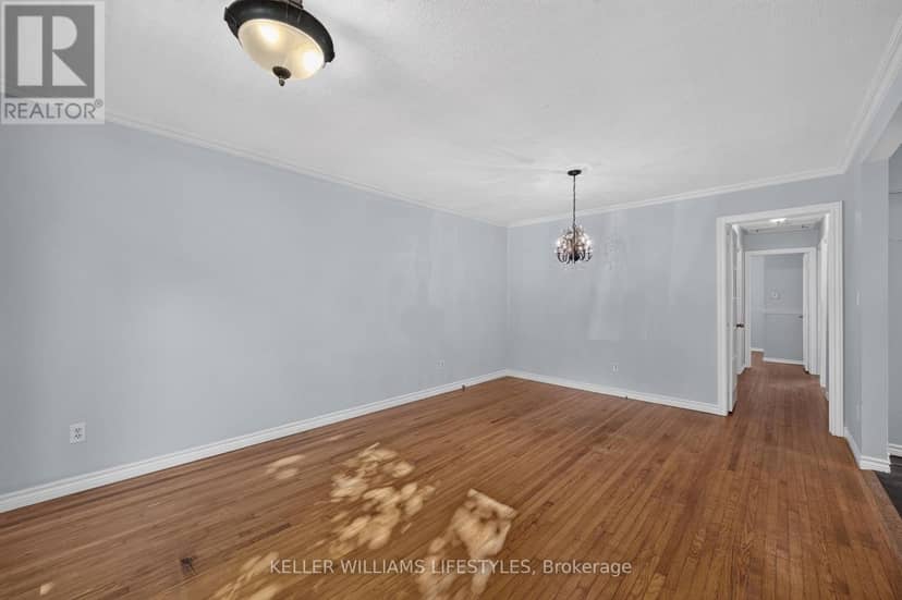 42 Stroud Crescent — photo 11 of 38