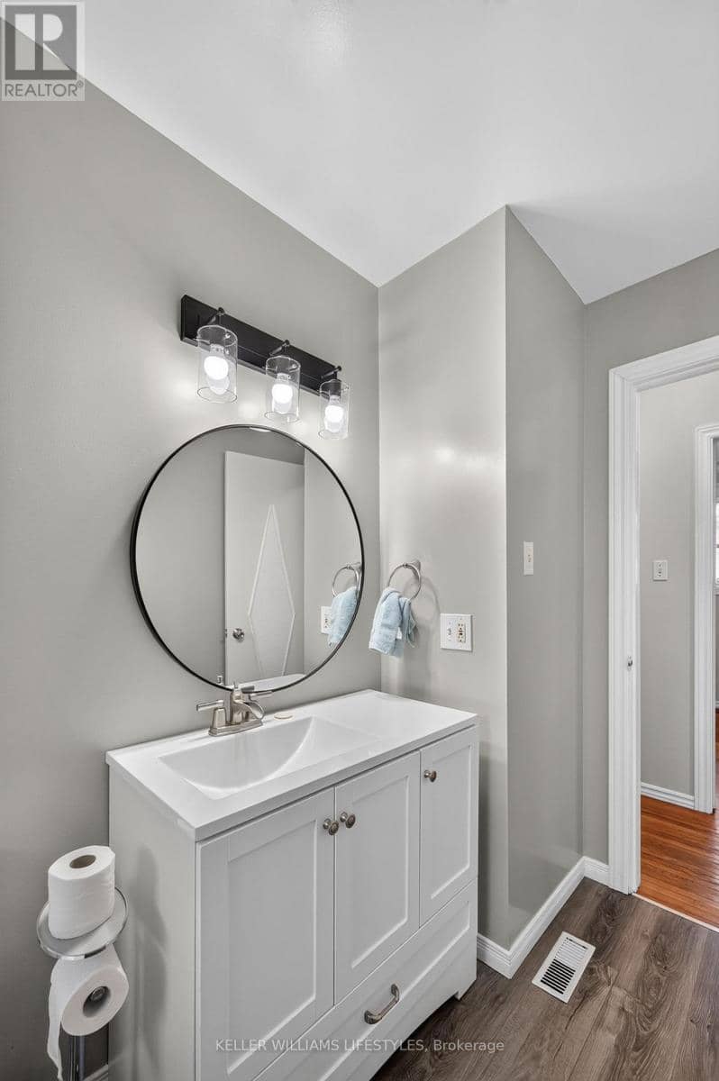 42 Stroud Crescent — photo 17 of 38
