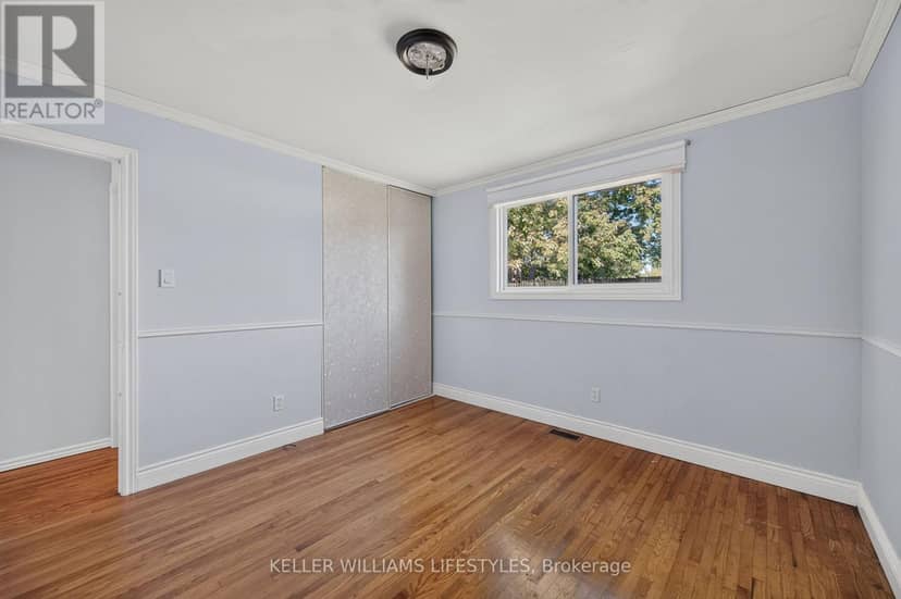 42 Stroud Crescent — photo 18 of 38