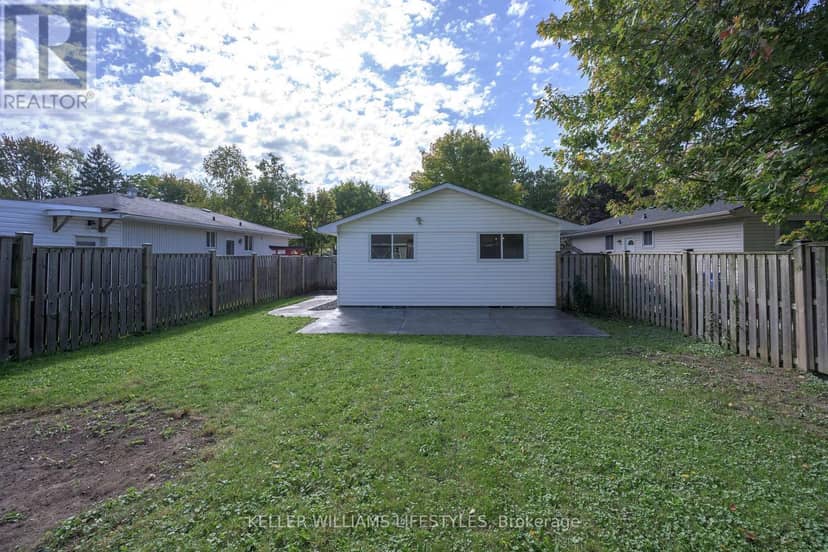 42 Stroud Crescent — photo 26 of 38