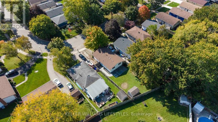 42 Stroud Crescent — photo 34 of 38