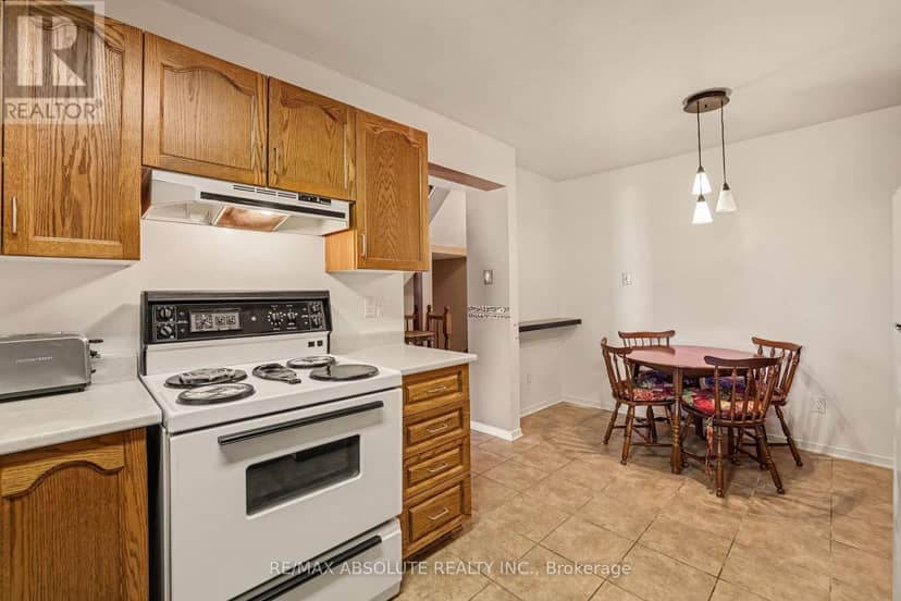 42 Roblyn Way — photo 13 of 38