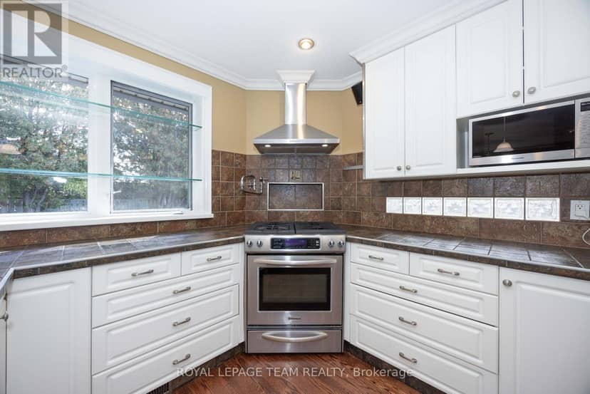 2128 Benjamin Avenue — photo 9 of 40