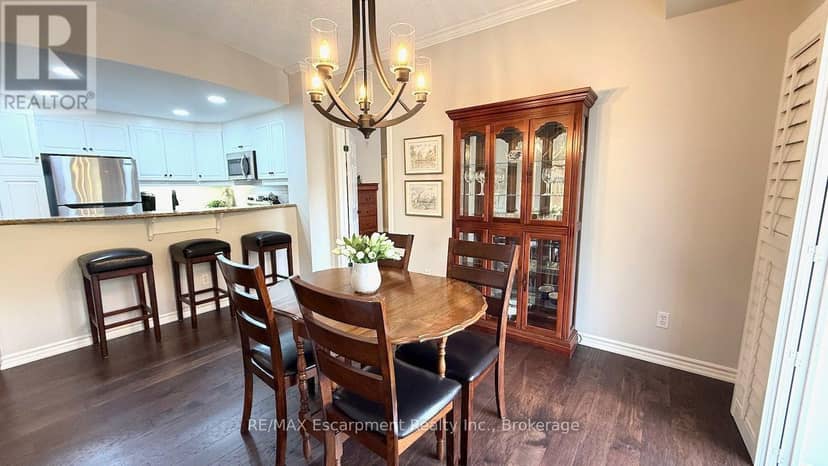 310 - 5188 Lakeshore Road — photo 15 of 40