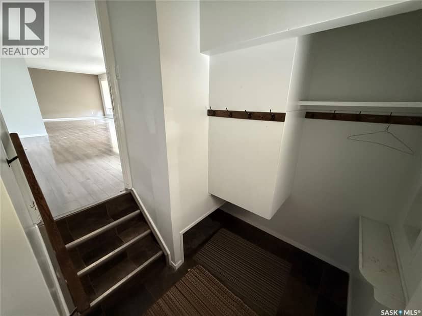 1141 Hartney AVENUE, Weyburn, photo 2