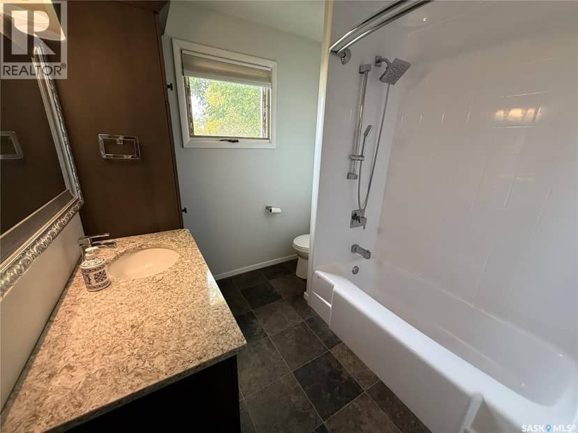 1141 Hartney AVENUE — photo 13 of 29