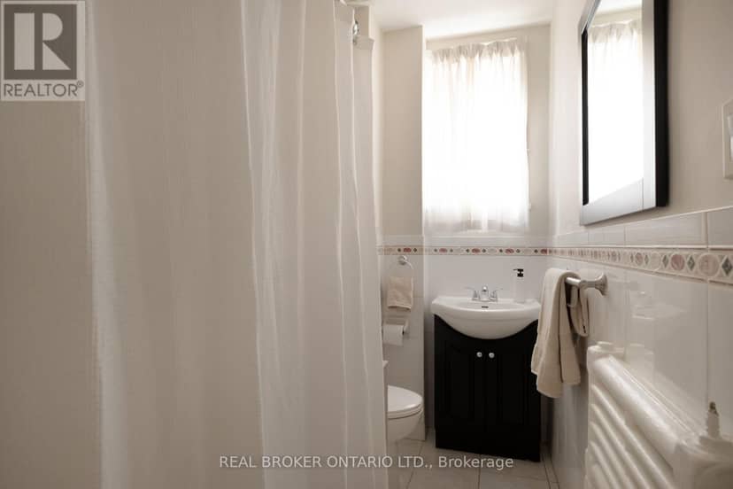 33 Atlas Avenue — photo 16 of 40