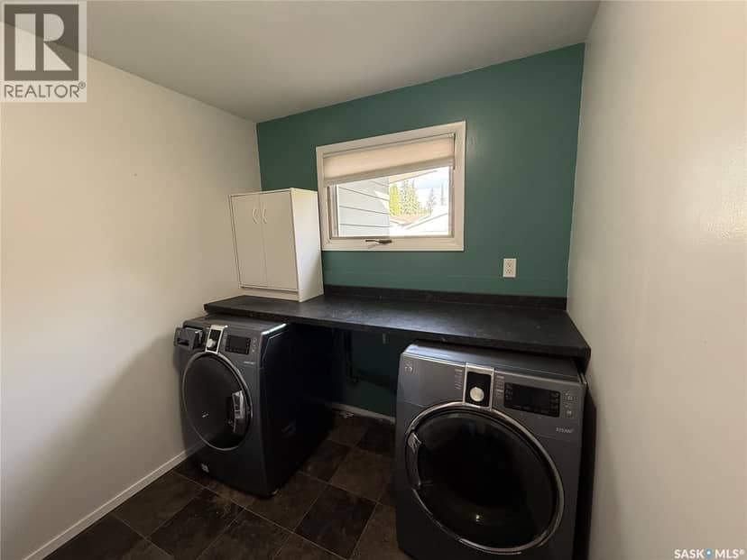 1141 Hartney AVENUE — photo 9 of 29