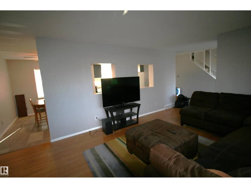 5219 57 AV — photo 11 of 40
