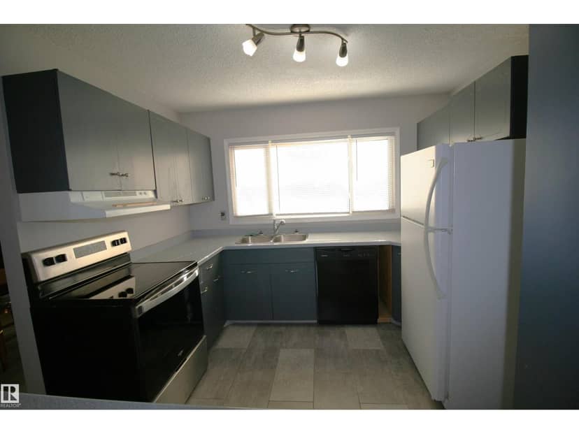 5219 57 AV — photo 13 of 40